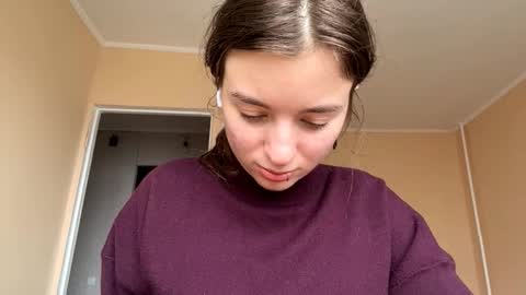 Snapshot of daniellevaulet chatting on 11.07.25 Mia online show from 11.07.25