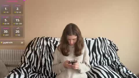 Snapshot of daniellevaulet chatting on 11.19.25 Mia online show from 11.19.25