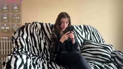 Snapshot of daniellevaulet chatting on 11.20.25 Mia online show from 11.20.25