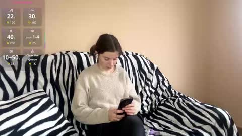 Snapshot of daniellevaulet chatting on 11.30.25 Mia online show from 11.30.25