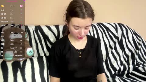 Snapshot of daniellevaulet chatting on 12.05.25 Mia online show from 12.05.25