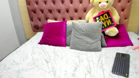 DaniiBelluci  online show from 02.20.25