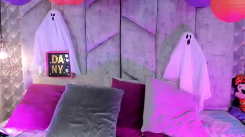 DaniiBelluci  online show from 10.29.25