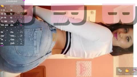 Snapshot of daniiella_cute chatting on 10.21.25 DaNii online show from 10.21.25