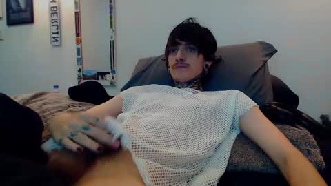 Snapshot of daniiwin chatting on 10.28.25 danii online show from 10.28.25