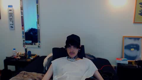 Snapshot of daniiwin chatting on 10.28.25 danii online show from 10.28.25