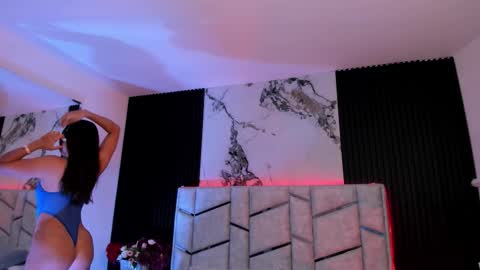 Dani Phonenix online show from 10.25.25