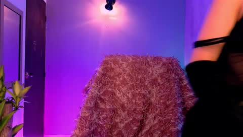 Snapshot of danita_veelz chatting on 12.20.25 danita_veelz online show from 12.20.25