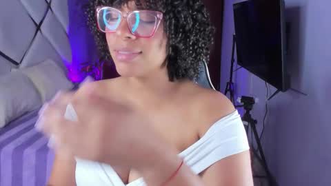 Snapshot of danna_berry chatting on 10.01.25 DannaBerry online show from 10.01.25