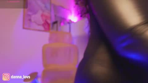 Danna Lovs online show from 10.03.25