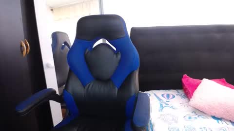 Snapshot of danna_martinez33 chatting on 02.25.26 danna martinez33 online show from 02.25.26