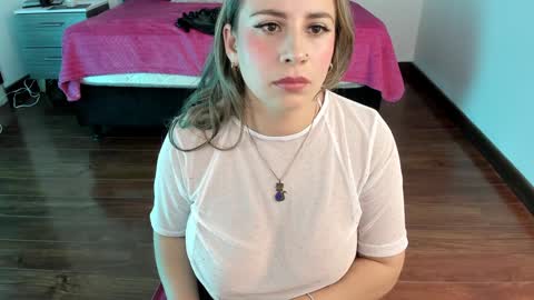 Snapshot of danna_martinezz chatting on 01.12.25 Danna martinezz online show from 01.12.25