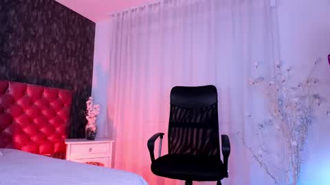 Snapshot of dannastaar chatting on 12.26.24 Danna online show from 12.26.24