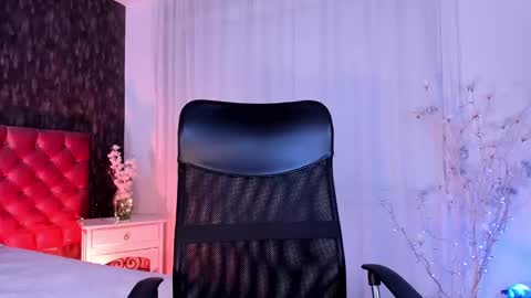 Snapshot of dannastaar chatting on 01.10.25 Danna online show from 01.10.25
