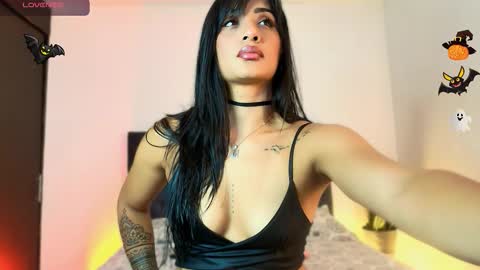 Snapshot of dannawells chatting on 11.01.25 Danna Wells online show from 11.01.25