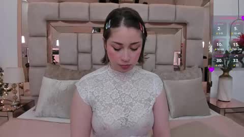 Snapshot of dannawilliamss chatting on 12.17.25 Danna online show from 12.17.25