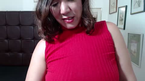 Snapshot of dannazuluaga chatting on 01.11.25 Danna online show from 01.11.25