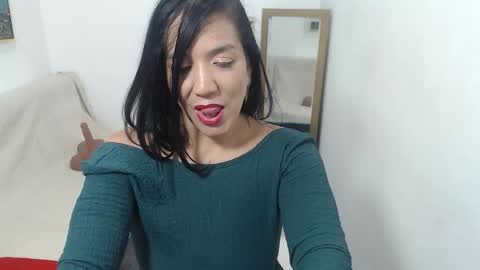 Snapshot of dannazuluaga chatting on 09.27.25 Danna online show from 09.27.25