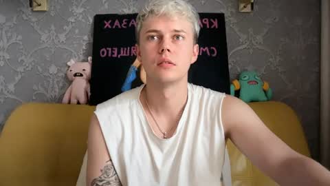 Snapshot of danny_love01 chatting on 06.16.26 danny online show from 06.16.26