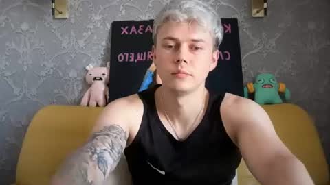 Snapshot of danny_love01 chatting on 06.19.26 danny online show from 06.19.26