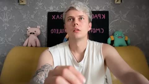 Snapshot of danny_love01 chatting on 06.25.26 danny online show from 06.25.26