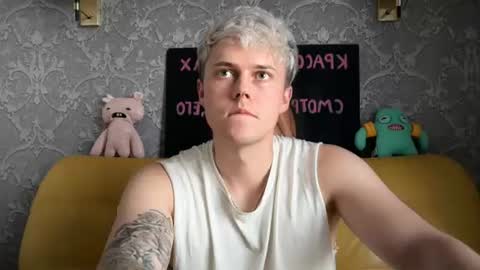 Snapshot of danny_love01 chatting on 06.26.26 danny online show from 06.26.26