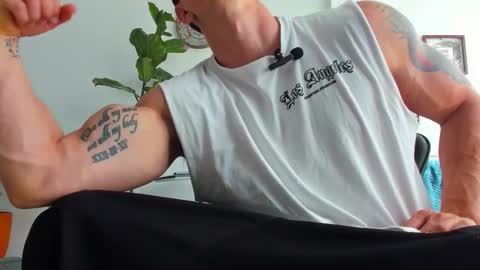 Snapshot of dantecummingss chatting on 12.14.25 Dante online show from 12.14.25