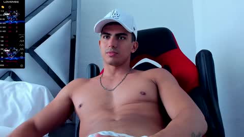 Snapshot of danterouxx chatting on 01.07.25 Dante online show from 01.07.25