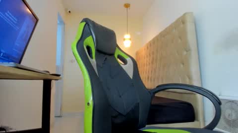 Snapshot of dantex_ chatting on 11.13.25 dantex_ online show from 11.13.25