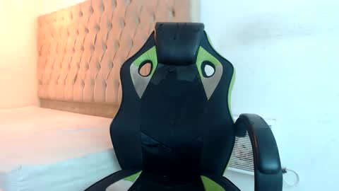 Snapshot of dantex_ chatting on 11.28.25 dantex_ online show from 11.28.25