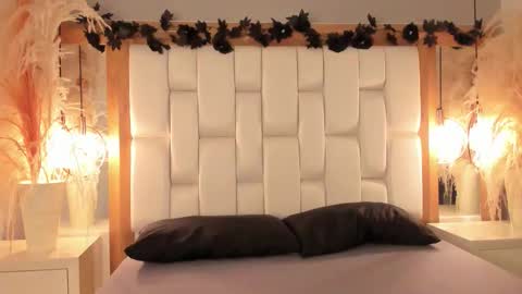 daphne_and_roger online show from 11.12.25