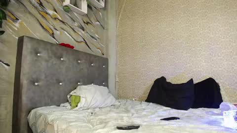 Snapshot of daphne_coop3r chatting on 02.14.25 online show from 02.14.25