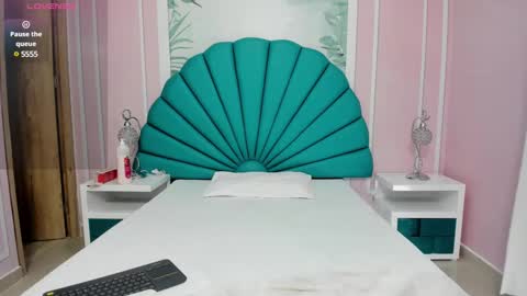 Snapshot of daphne_fox_ chatting on 01.04.25 Daphne online show from 01.04.25