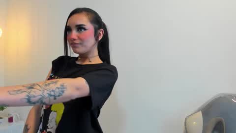 Snapshot of daphne_nicolle chatting on 10.15.25 Daphne online show from 10.15.25