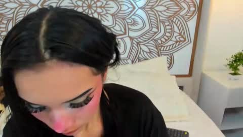 Snapshot of daphne_nicolle chatting on 10.16.25 Daphne online show from 10.16.25
