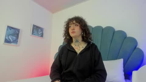 DaphneBlunt online show from 10.29.25