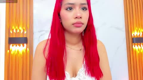 Snapshot of daphneleclerc chatting on 10.28.25 daphneleclerc online show from 10.28.25