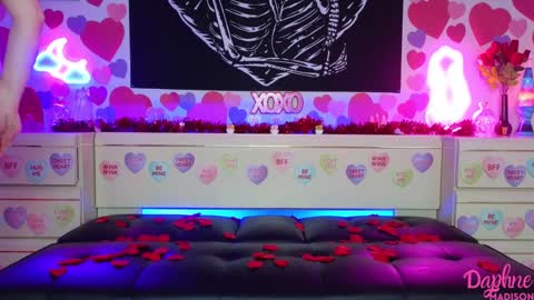 Daphne Madison online show from 02.10.25