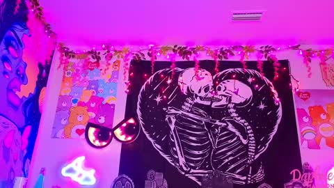 Daphne Madison online show from 10.21.25