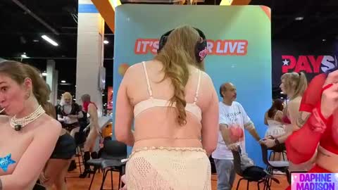 Daphne Madison online show from 04.12.26