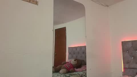 Snapshot of daphnepurple chatting on 01.08.25 DAPHNE online show from 01.08.25