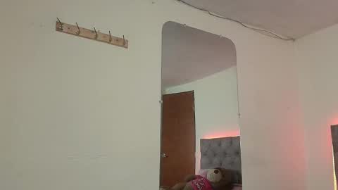 Snapshot of daphnepurple chatting on 01.08.25 DAPHNE online show from 01.08.25