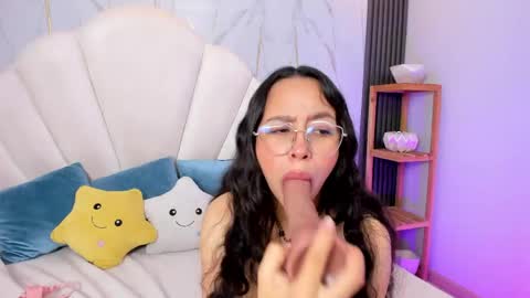 daphnevalucci online show from 04.14.26