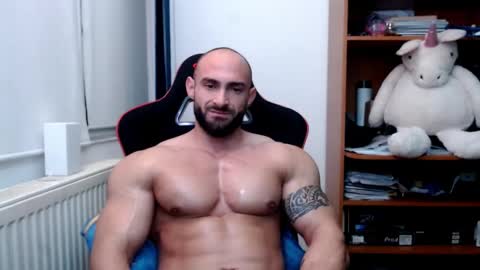 Snapshot of dariomuscle chatting on 12.03.24 Dario online show from 12.03.24