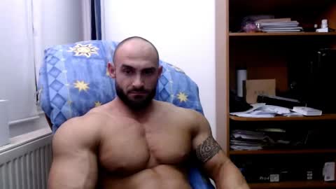 Snapshot of dariomuscle chatting on 12.18.24 Dario online show from 12.18.24