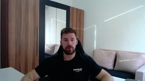 darius_94 online show from 04.12.26