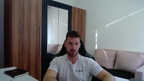 darius_94 online show from 04.19.26