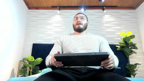 Snapshot of darius_wolfe chatting on 04.27.26 Darius online show from 04.27.26