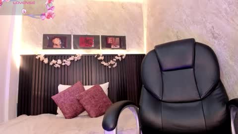 Snapshot of dark__nymph chatting on 10.13.25 Dark online show from 10.13.25