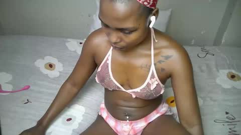 Snapshot of dark_lovly chatting on 11.17.25 dark_lovly online show from 11.17.25